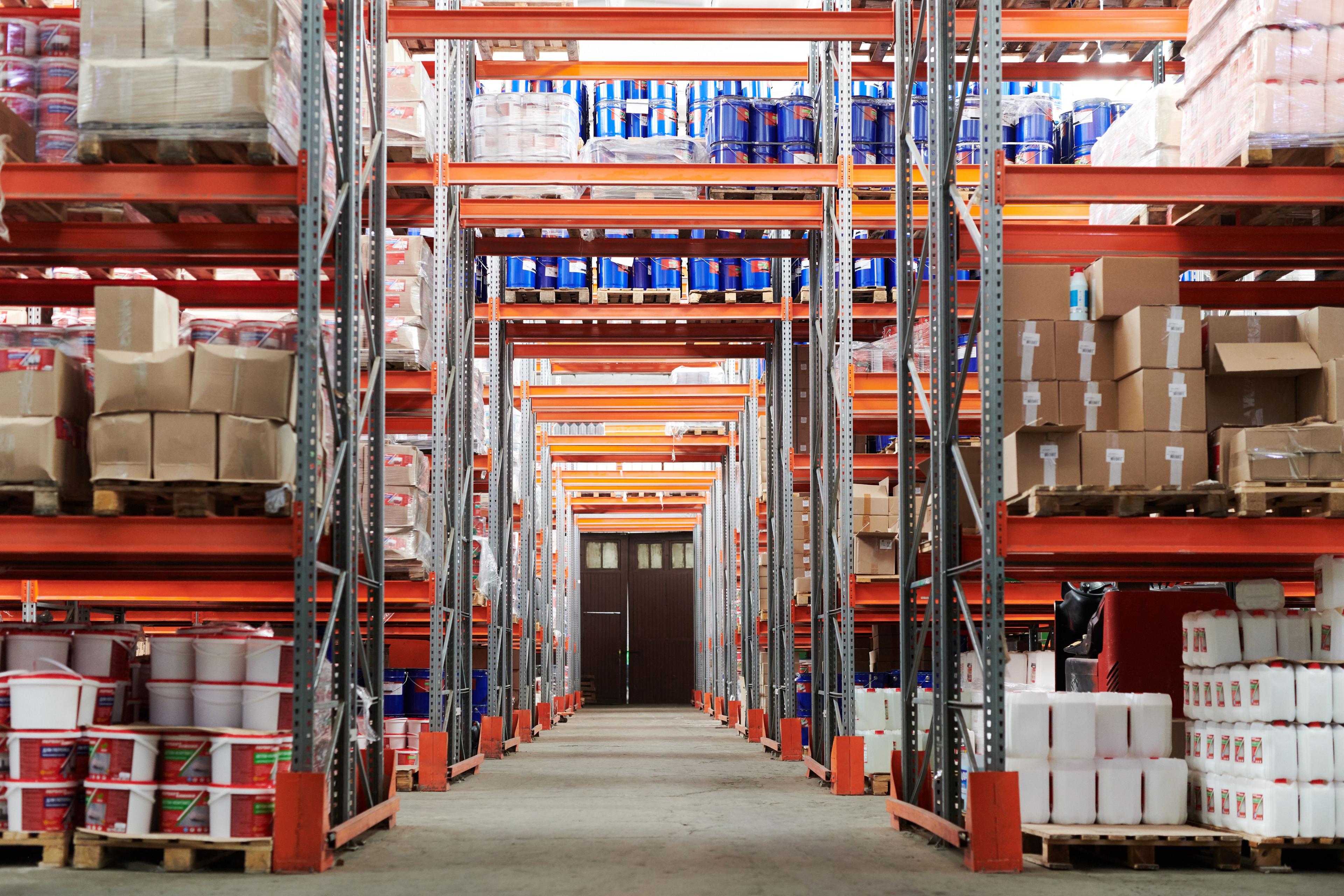 تحديات التشغيل في مجال الخدمات اللوجستية والتخزين