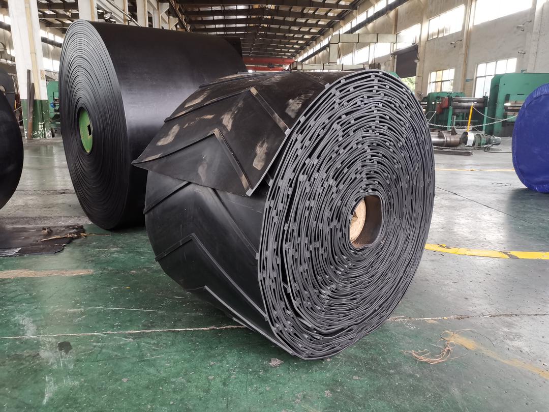 Chevron Conveyor Belt for Steep Bulk Material Handling